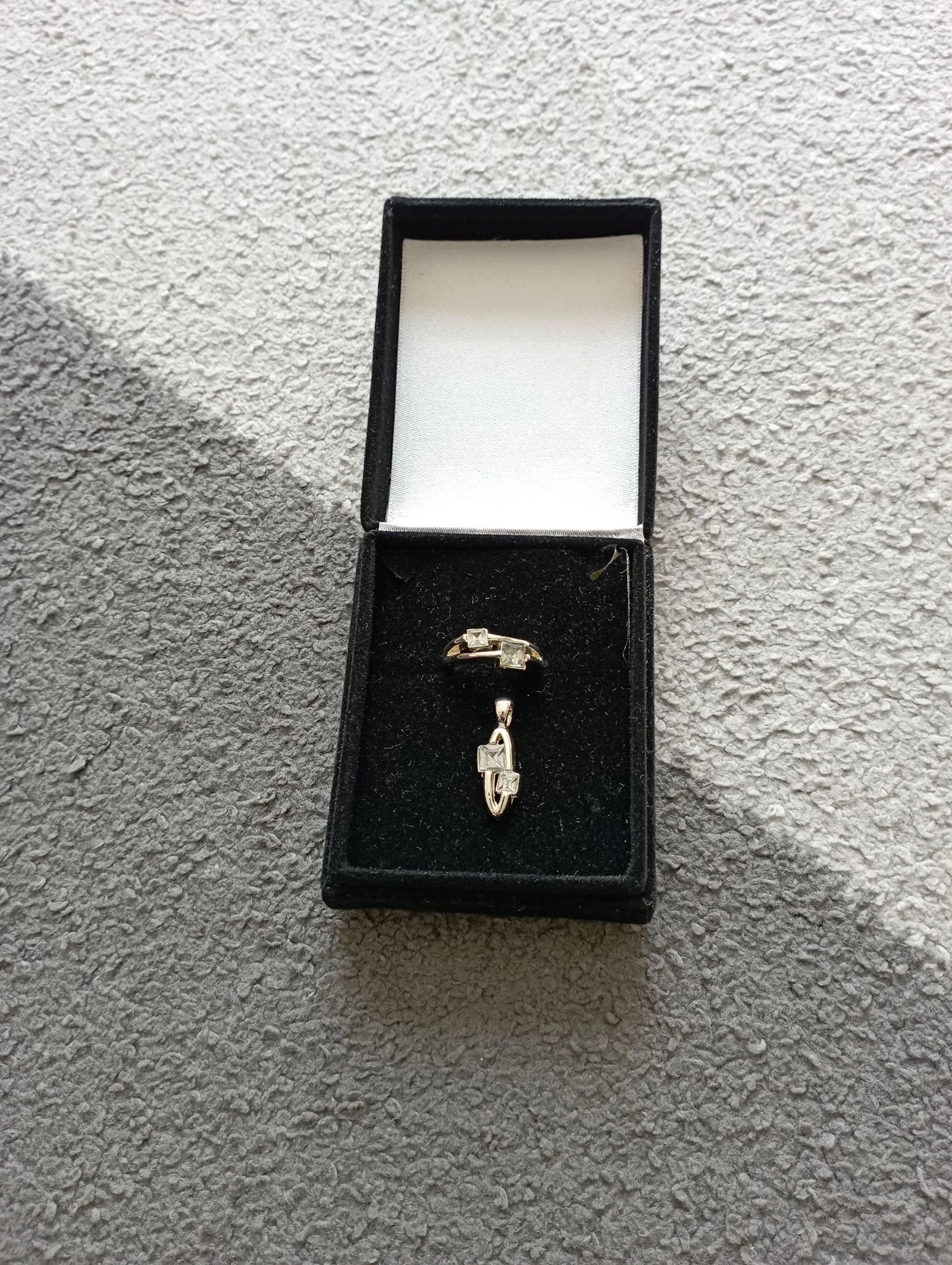 Bague et pendentif fantaisie